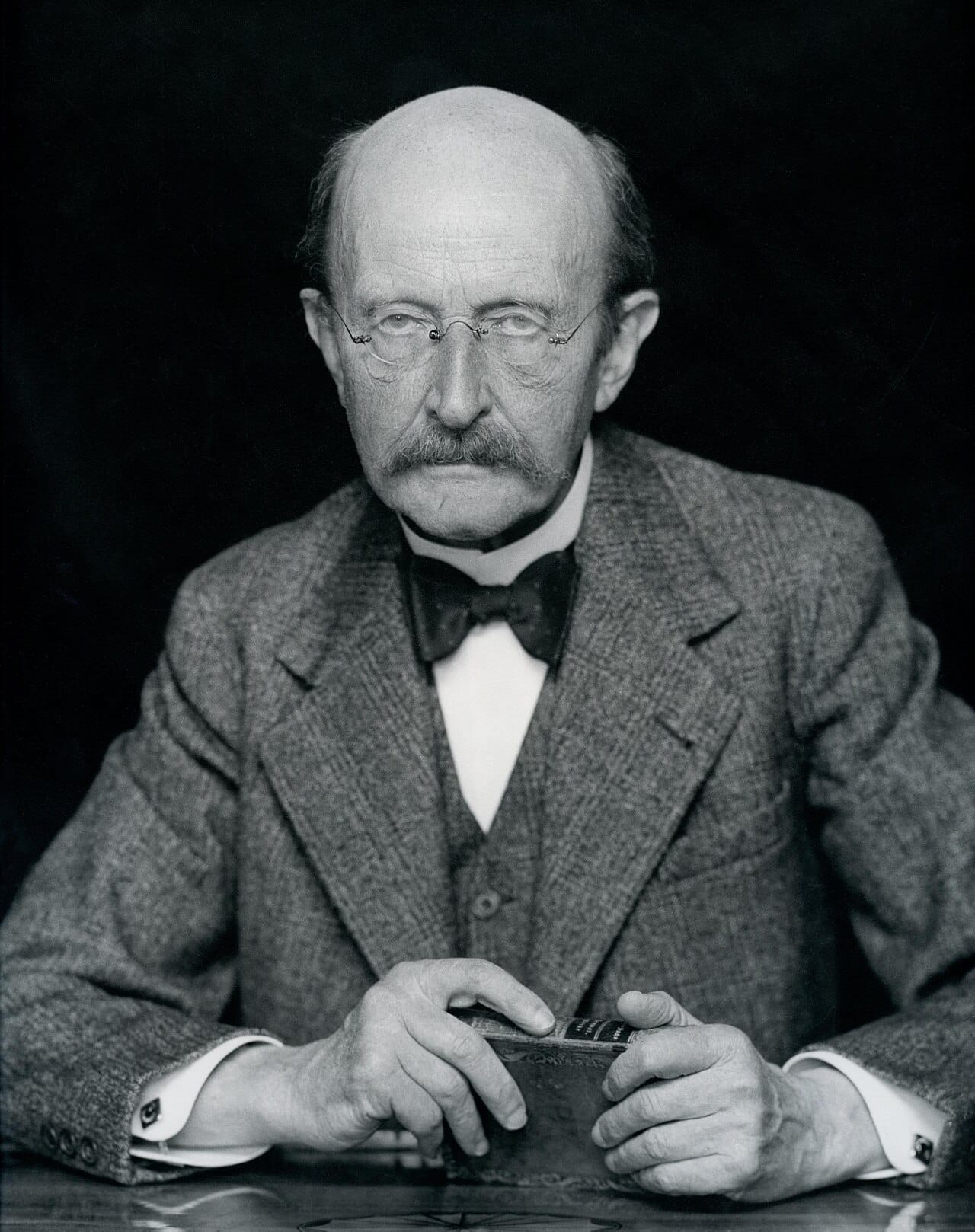 https://en.wikipedia.org/wiki/Max_Planck#/media/File:Max_Planck_by_Hugo_Erfurth_1938cr_-_restoration1.jpg